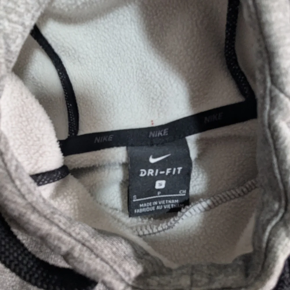 Nike Dri Fit Gray Artistic Swoosh Sweatshirt - Picture 4 of 4